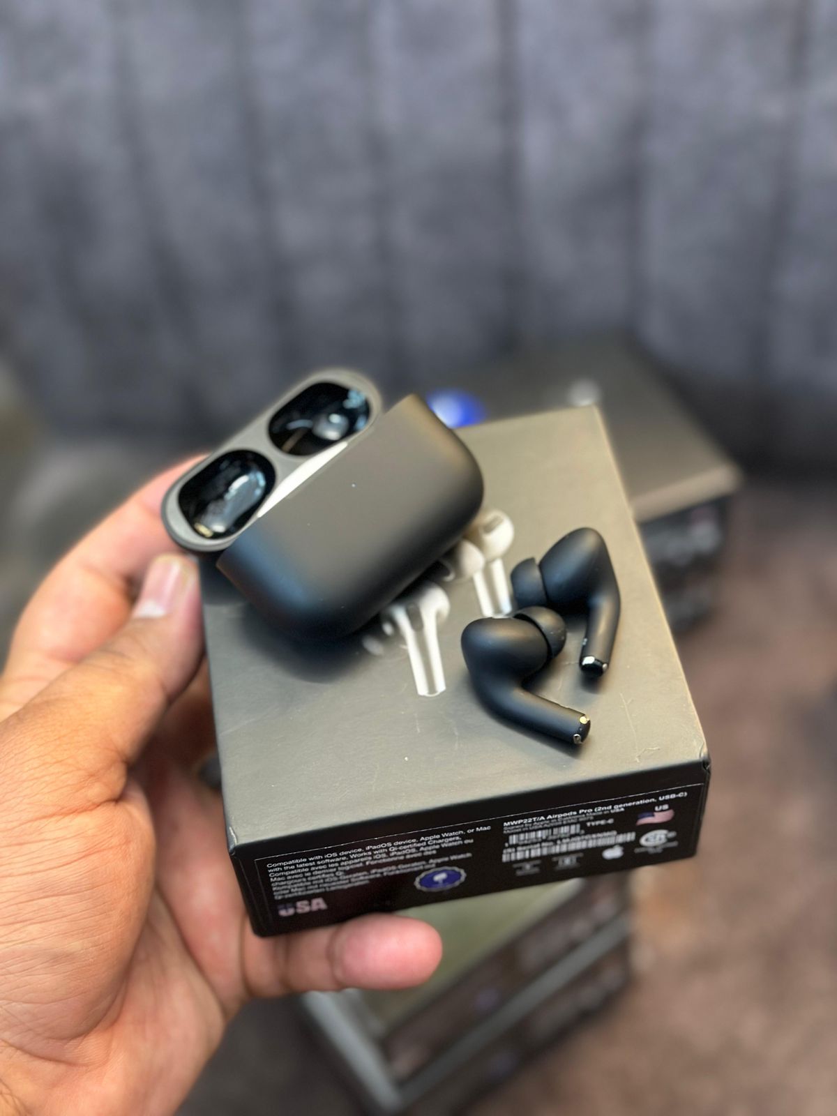 APPLE AIRPODS PRO IN BLACK